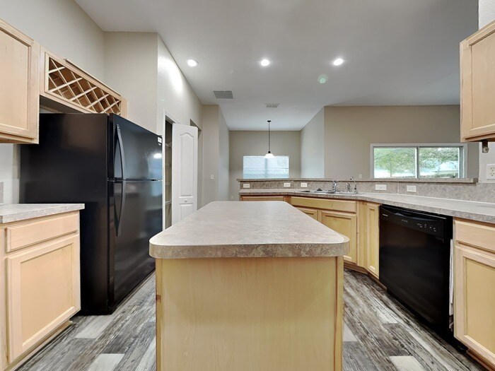 Building Photo - 916 Bonaparte Landing Ct