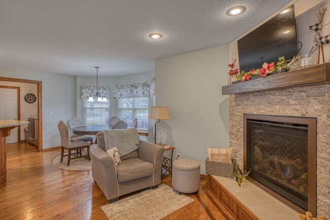 Building Photo - Highly desirable home in Briarbrook