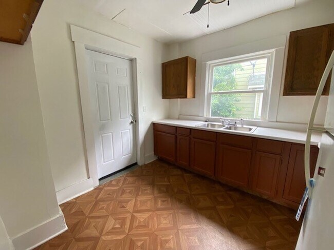 Building Photo - Bright 3BR Single-Family in East Akron — Y...