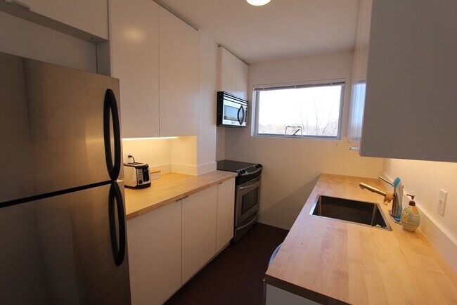 Building Photo - 29 Concord Ave