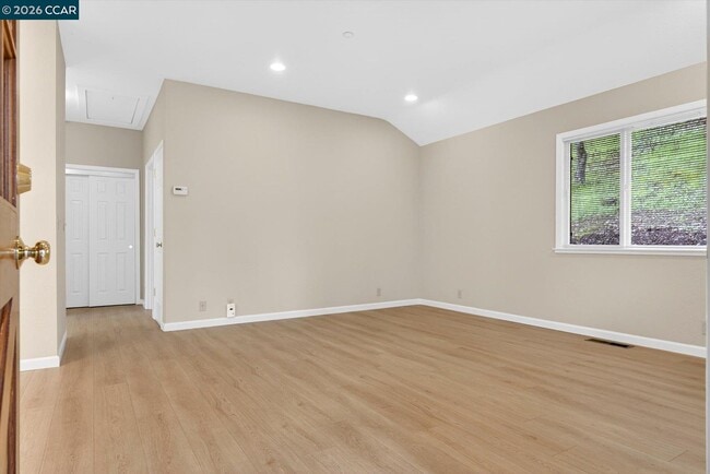 Building Photo - 261 Castle Hill Ranch Rd