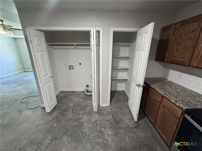 Building Photo - 1615 Pontotoc Trce