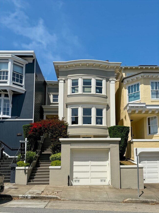 Building Photo - Beautiful 4BR+/3.5BA Edwardian Single-Fami...