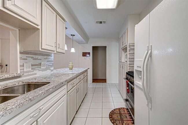 Building Photo - 11707 N Willow Cir