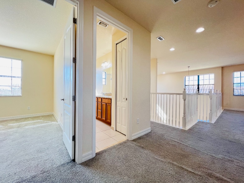 Building Photo - 10441 Stapeley Dr