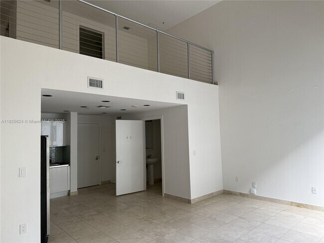 Building Photo - 1060 Brickell Ave