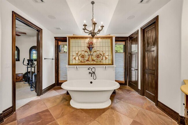 Building Photo - 1710 Mt Larson Rd