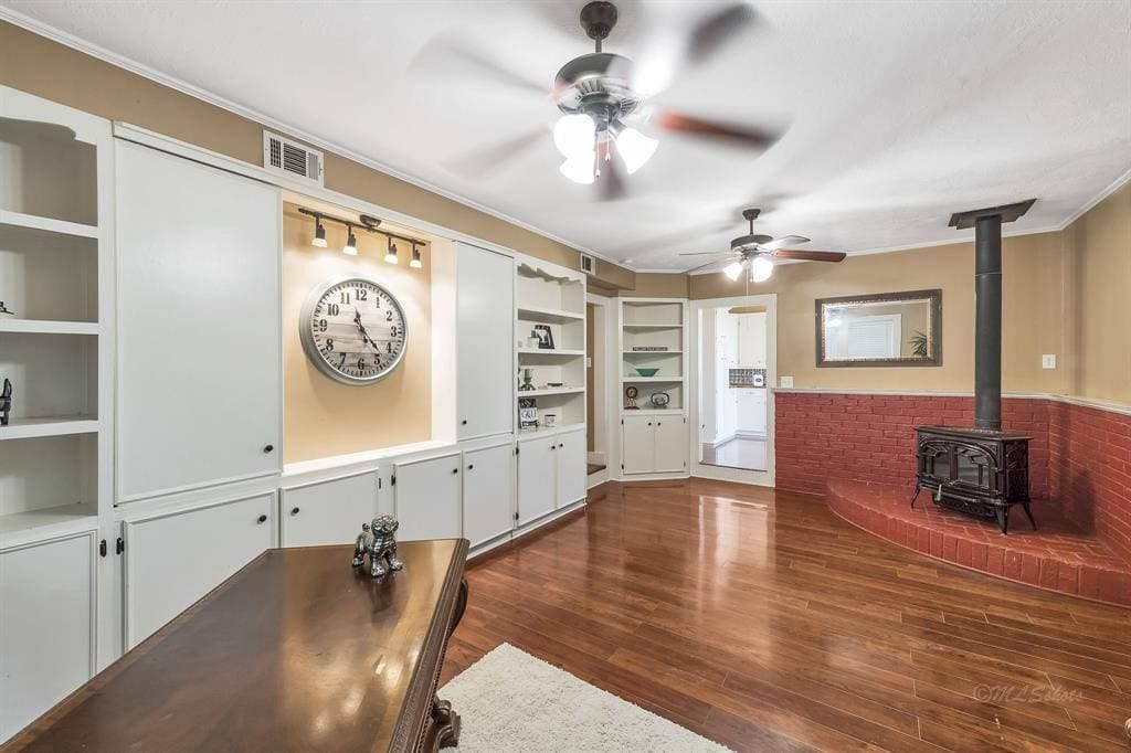 Family Room - 10152 FM949