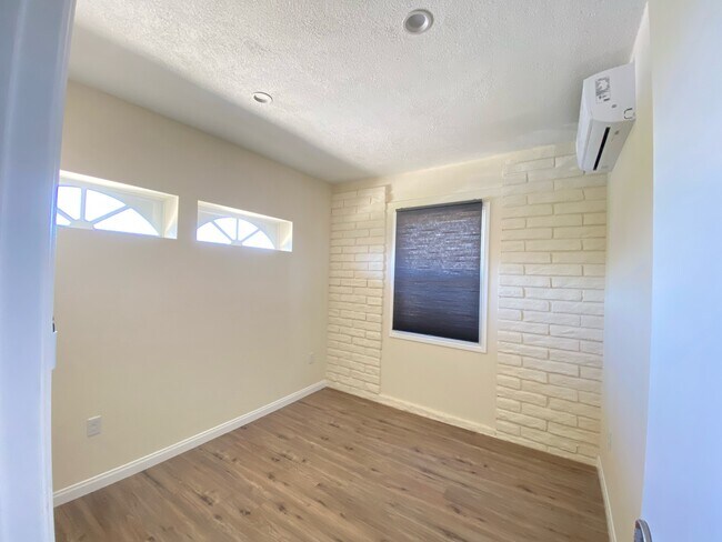 Building Photo - 1411 Coble Ave