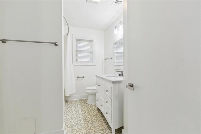 Building Photo - Kent Avenue