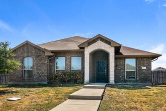 Building Photo - 1824 Ridgecrest Dr