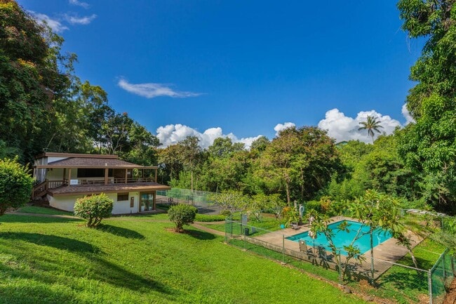 Building Photo - Furnished 2 bedroom, 2 bath, with AC and p...