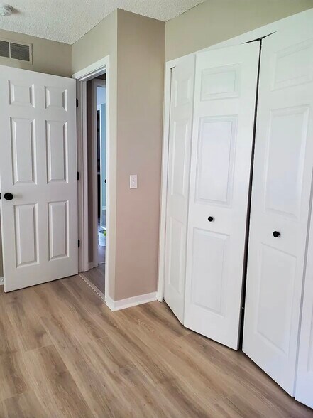 Building Photo - 44900 Bayview Dr