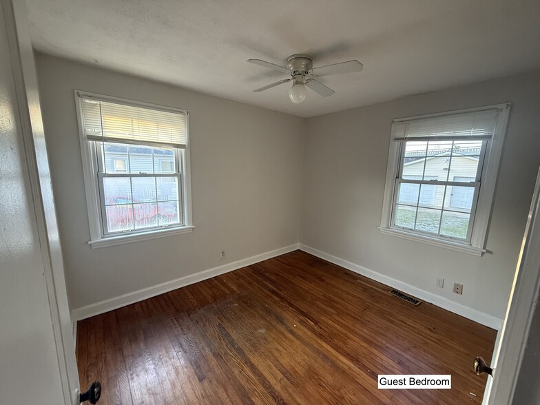 Building Photo - 109 Meadowbrook St
