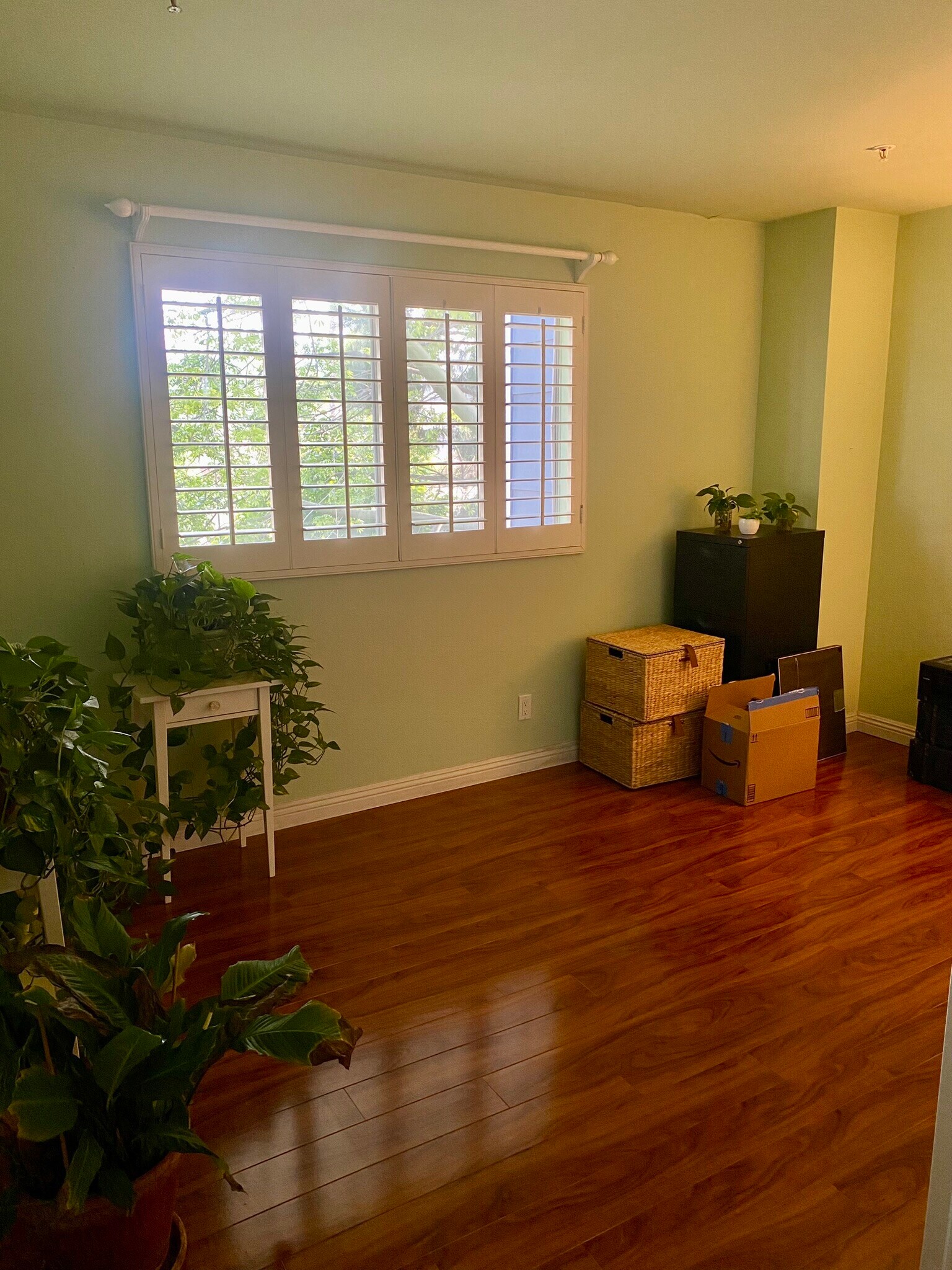 Second floor second bedroom - 4511 Murietta Ave