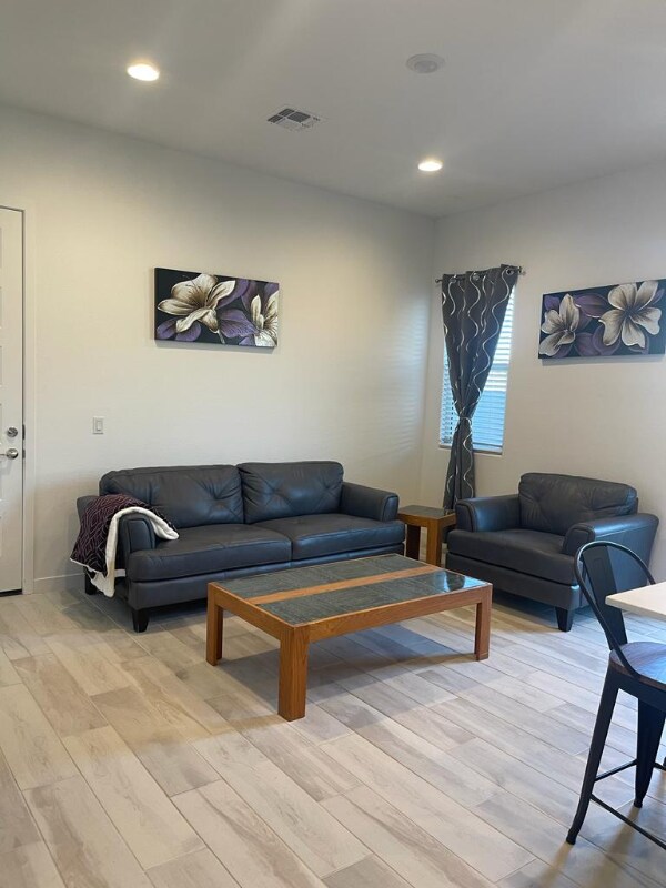 Building Photo - 9329 W Sells Dr