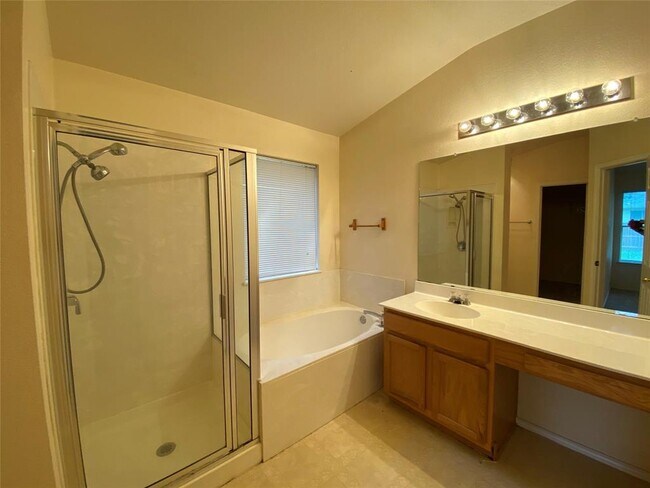Building Photo - 2402 Hallie Ln