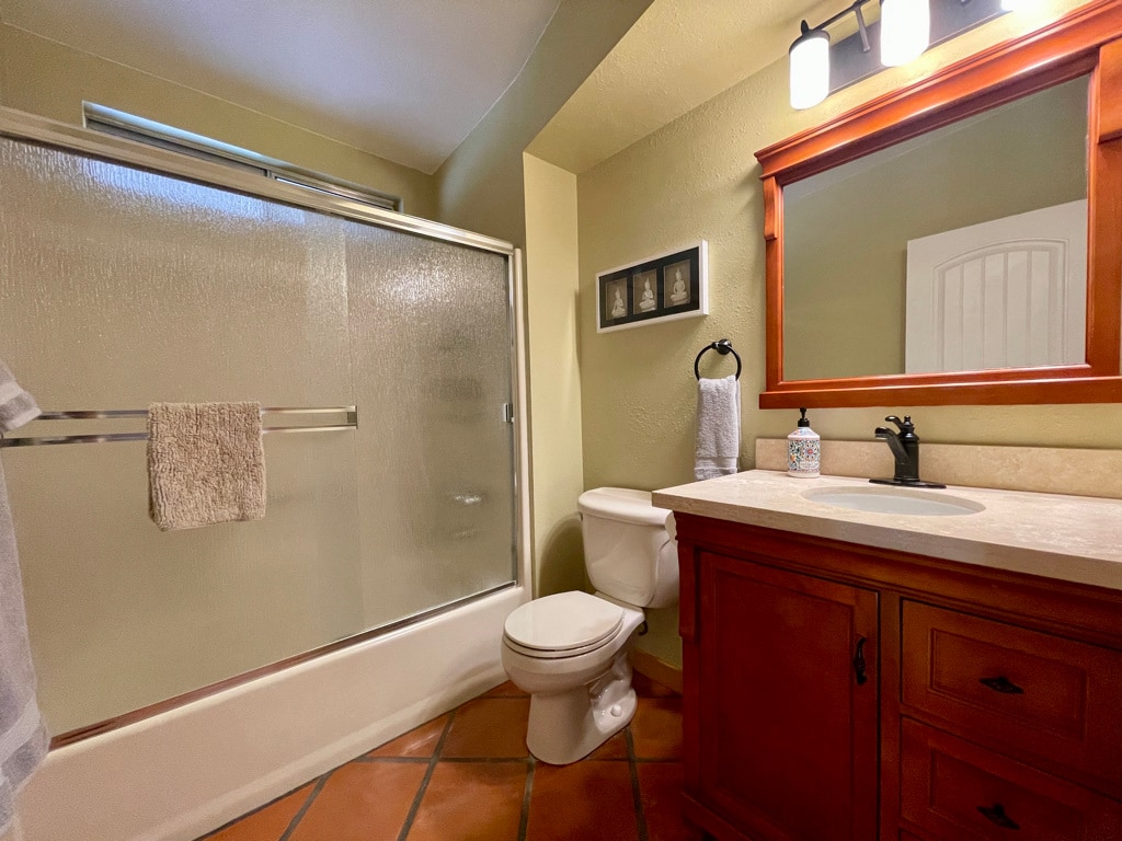 Hall Bathroom - 6564 Pine Spring Ave