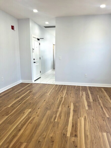 Building Photo - 331 Myrtle Ave