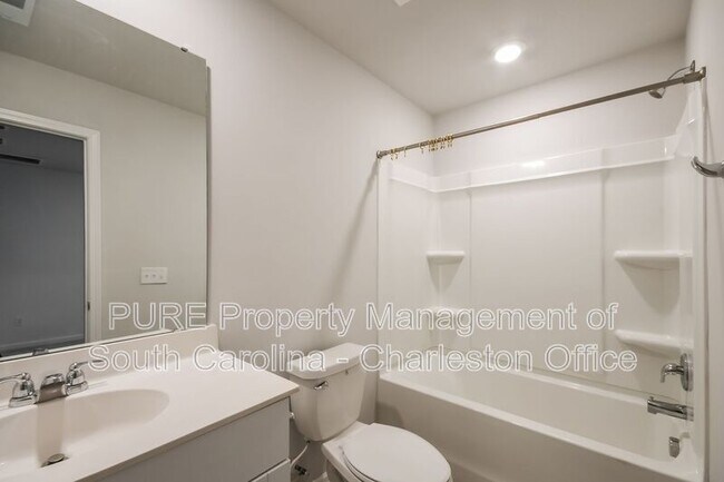 Building Photo - 104 Bay Eddy Ct