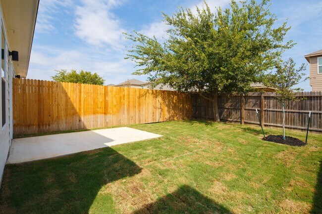 Building Photo - 4 Weeks Free!!! Like New in Abbott Run!!!