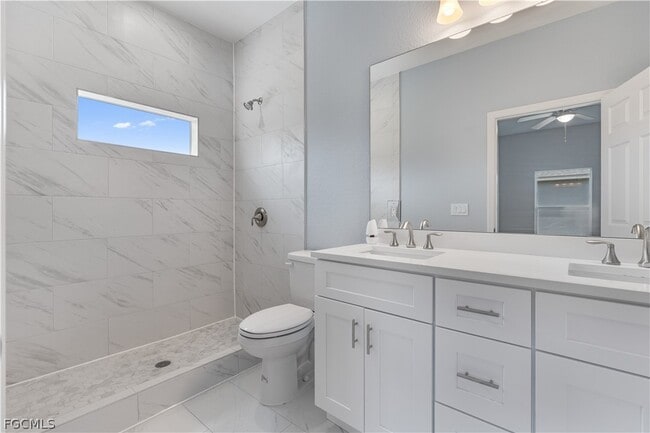 Building Photo - 1601 E 7th St