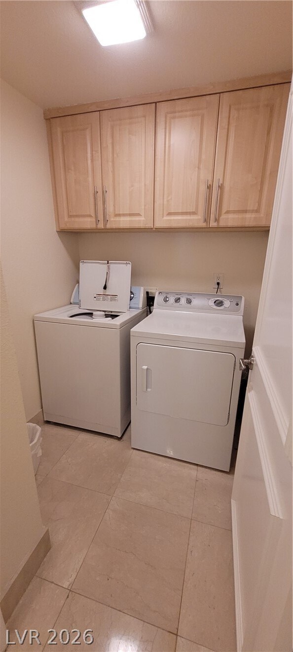 Building Photo - 260 E Flamingo Rd