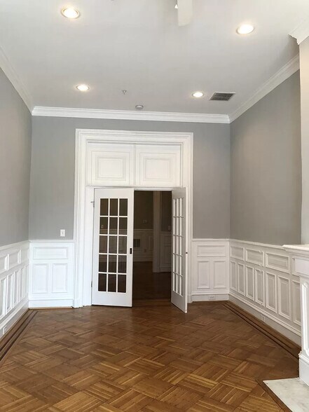 Building Photo - 1226 Saint Paul St