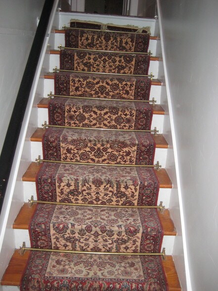 STAIRWAY - 400 Millaudon St