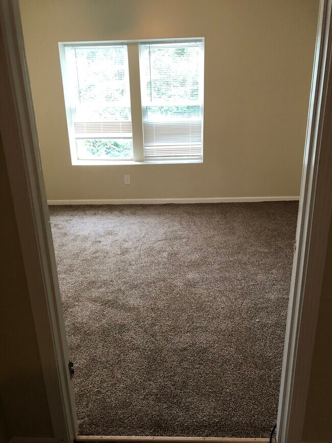 Building Photo - 5962 Oakherst Plz