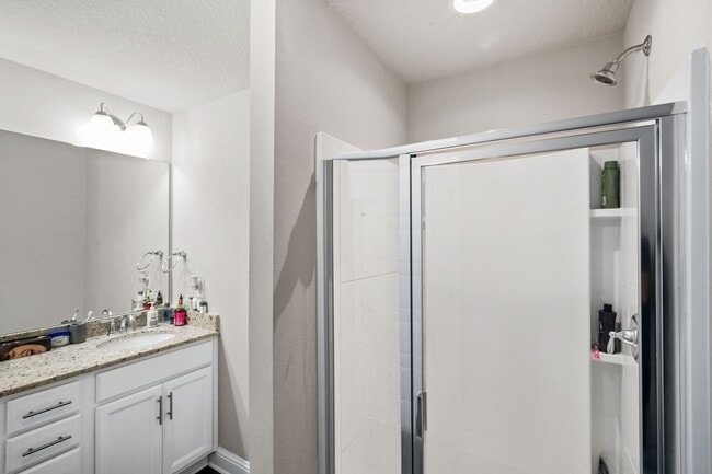 Building Photo - NEW LOW PRICE!!