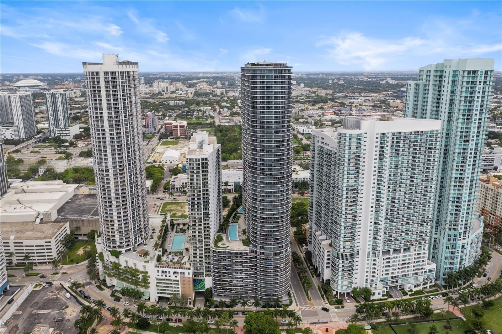 Building Photo - 1900 N Bayshore Dr