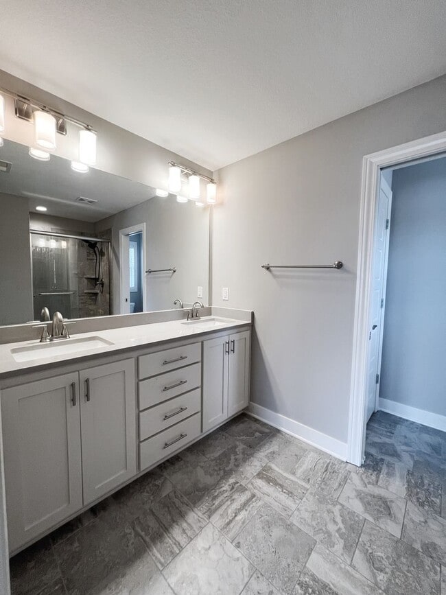 Building Photo - SEE IT NOW: Modern 3-Bedroom Townhome with...