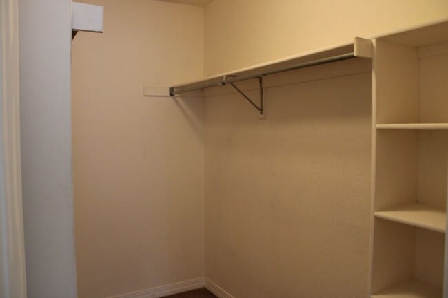 Building Photo - Stunning Modern 2 Bedroom Condo