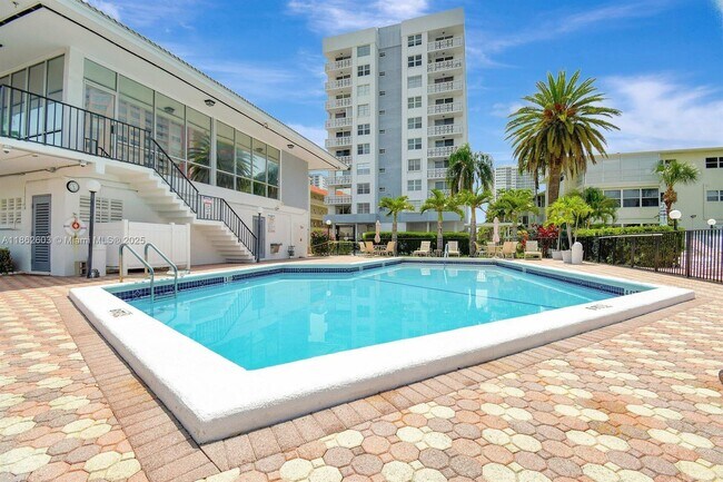 Building Photo - 3113 S Ocean Dr