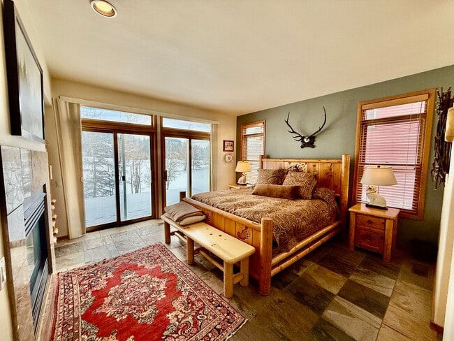 Building Photo - Snowcreek V – Stunning 4 Bed, 3 Bath Corner Unit