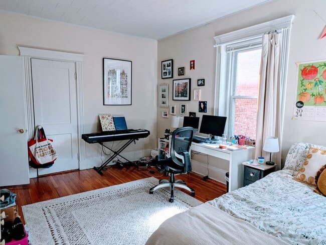 Building Photo - 9 Fuller St