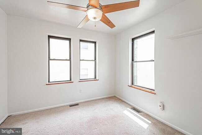 Building Photo - 619 S 19th St
