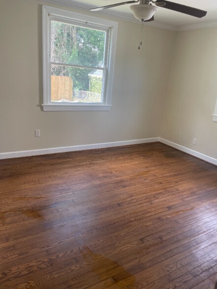 Building Photo - 3107 Scott St