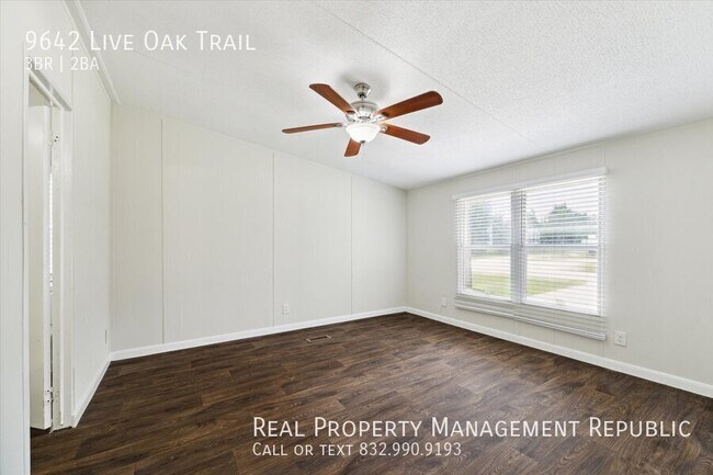 Building Photo - 9642 Live Oak Trail