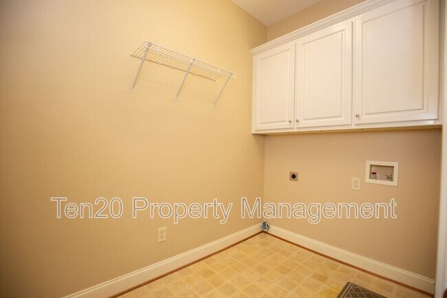 Building Photo - 4701-12 Turnberry Ln