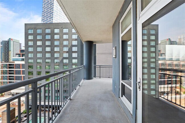 Building Photo - 603 Davis St