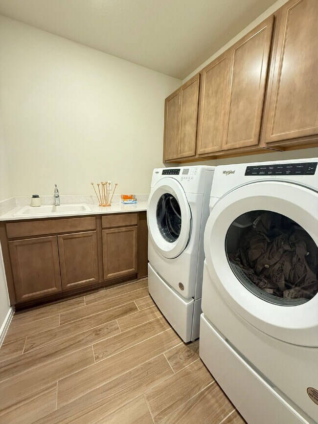 Building Photo - "Spacious 3-Bedroom Home in St. Cloud with...