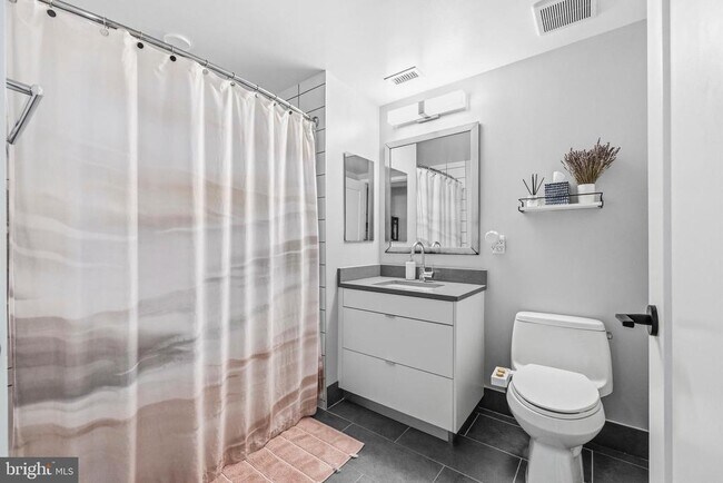 Building Photo - 1300 4th St SE