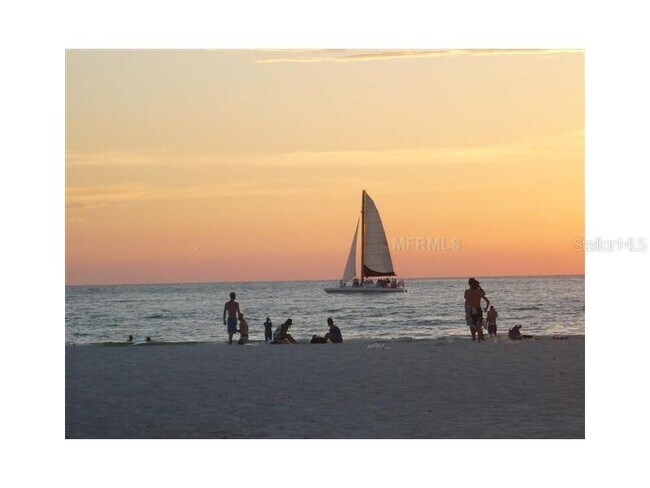 Building Photo - 2833 Orange Tree Cir N