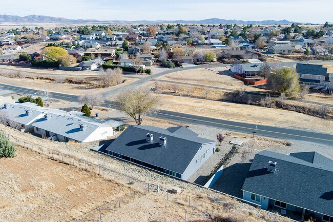 Building Photo - 9060 E Lakeshore Dr