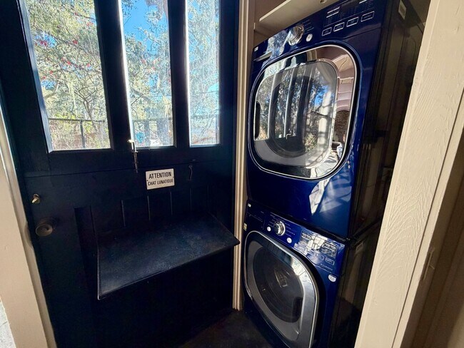 Building Photo - Unique 2 bedroom 2 bath home in Pacific Grove!