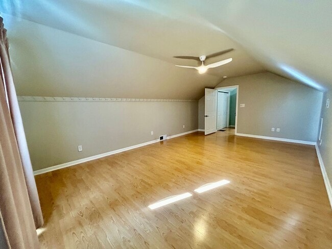 Building Photo - Amazing Home in Tahoma Terrace!