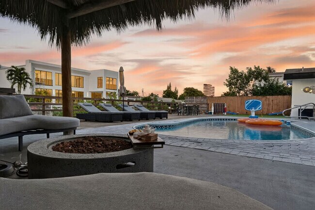 Building Photo - 2365 NE 195th St