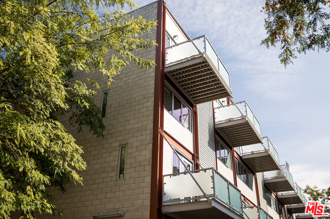 Building Photo - 3450 Cahuenga Blvd